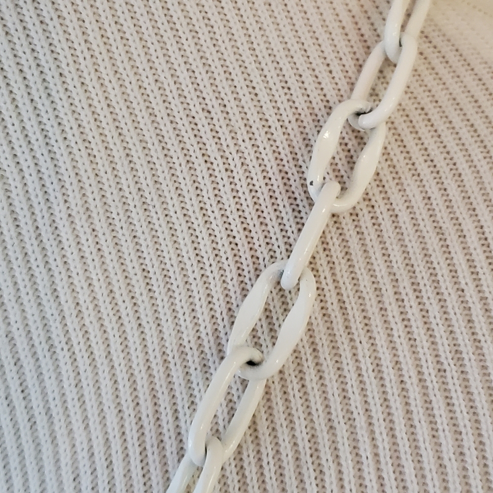 Vintage 1970s Crown TRIFARI White Enamel Floral/Scroll Pendant & Chain - Picture 9 of 12